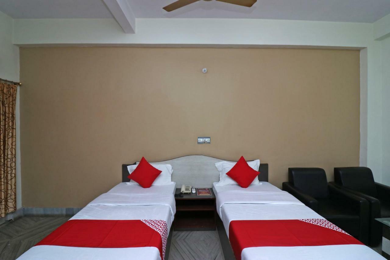 Oyo 37989 Hotel Debarshi Bankura Bagian luar foto